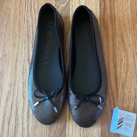AEROSOLES Shoes - AEROSOLES Textured Brown Flats with Bow New!